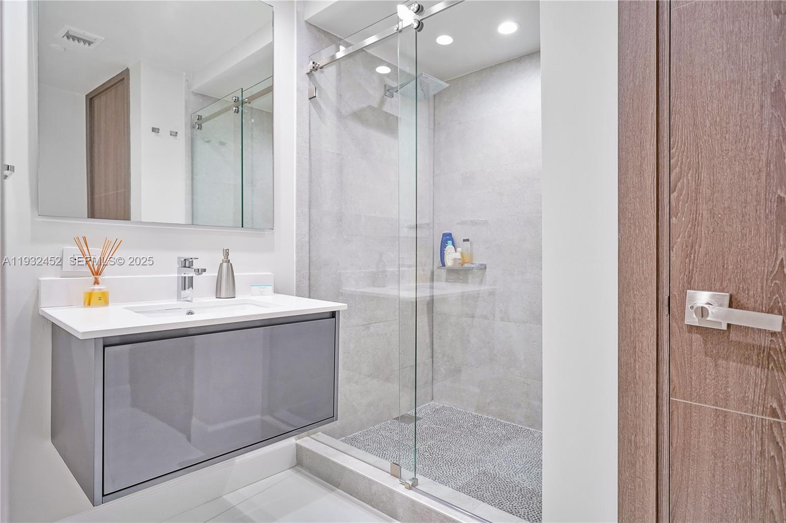 CARBONELL CONDO - Residential Lease