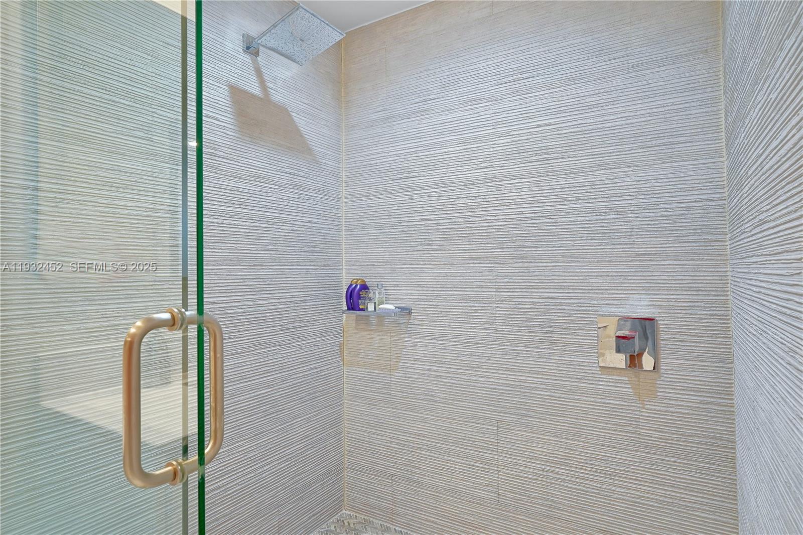 CARBONELL CONDO - Residential Lease