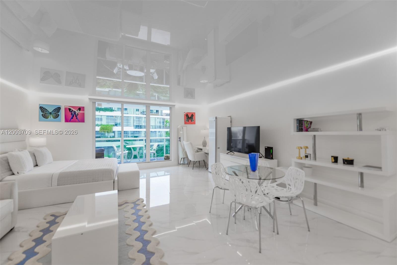 2301 Collins Ave 529