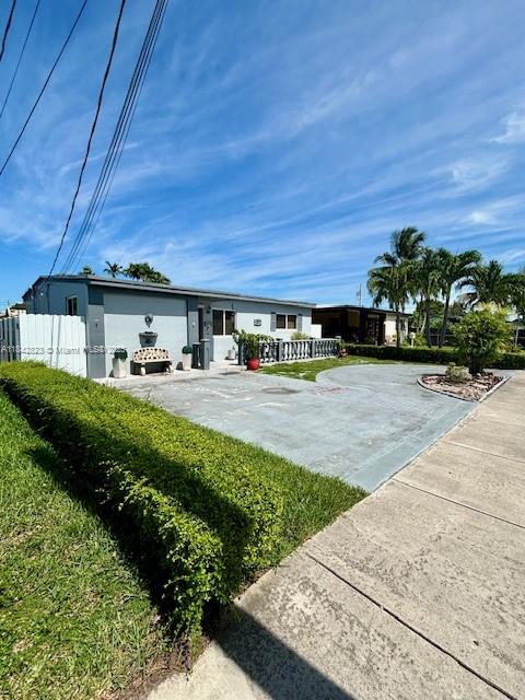 Great opportunity to own a house in WESTCHESTER area!! 3 Bed / 1 bath.
Set in a well- established neighborhood with great schools and easy access to everything.
For Showings Please call Raul 786-553-0002