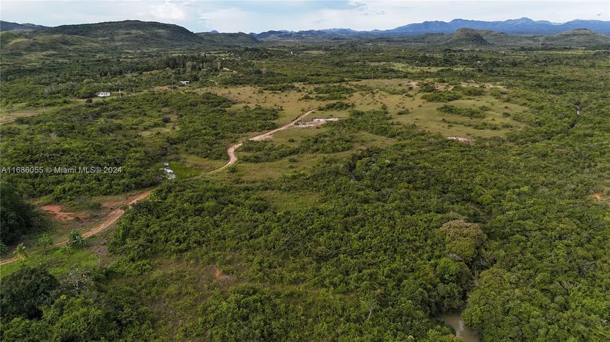 For Sale: Exceptional land in La Colorada, Cocle, Panama. Spans 19 hectares (approx. 56 acres). Ideal for construction or subdividing, featuring flat, rectangular topography. Essential amenities: potable water, electricity, internet. Regional vegetation, and natural water sources inside the property. Perfect for country residences or a large farm. Appraised at $4 million, motivated seller offering a discount. Panama’s stable economy, favorable legal environment, and tax incentives. Future train project connecting the country, passing through Panamericana road, ready by 2029. Located 12 minutes from this road, and 30 minutes from Pacific beaches. 20 km (12.4 miles) from Scarlett Martínez International Airport (Río Hato), 25-30 mins by car. Prime investment opportunity!