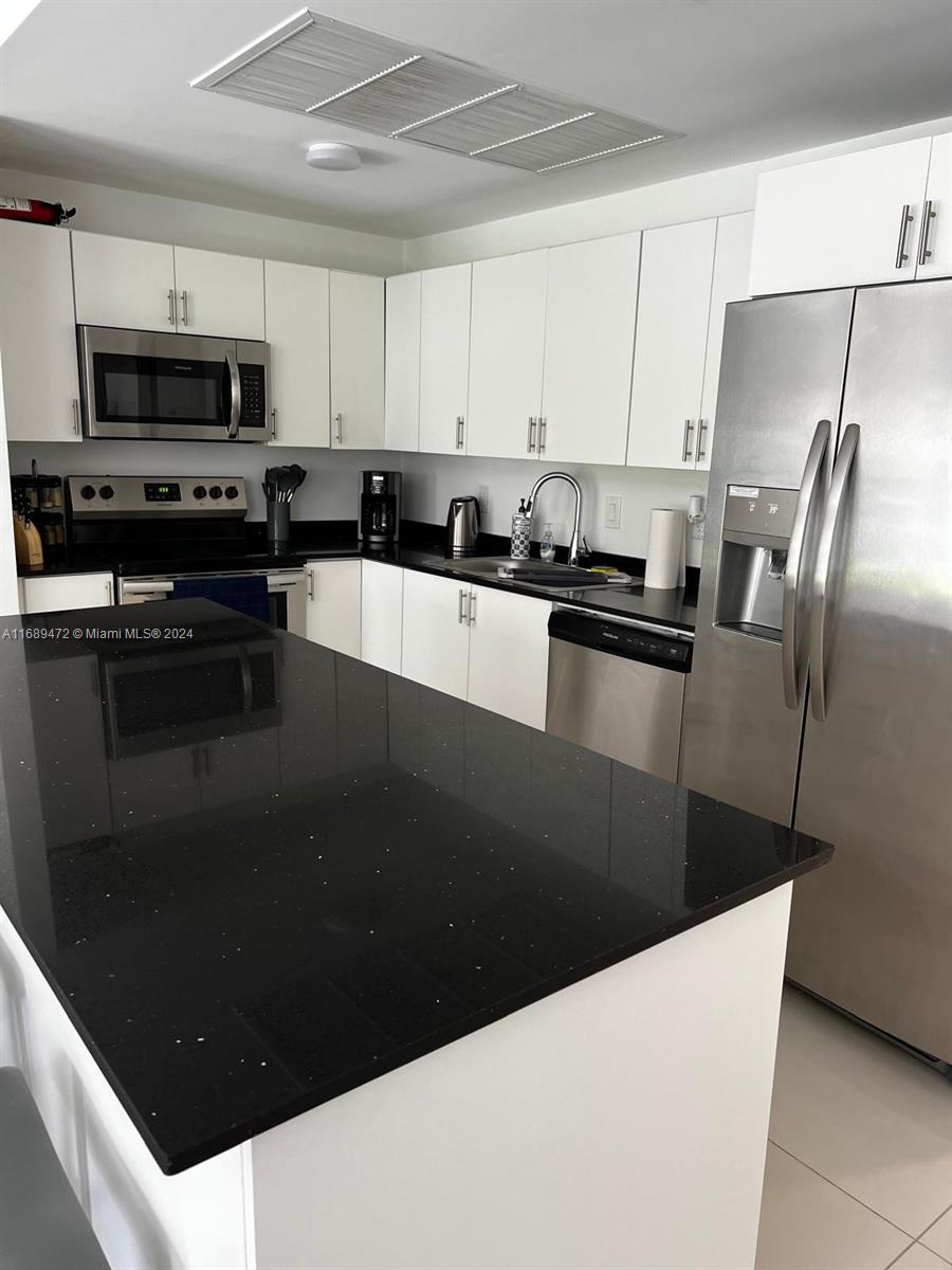 VITRAN AT NARANJA ESTATES - Residential Lease