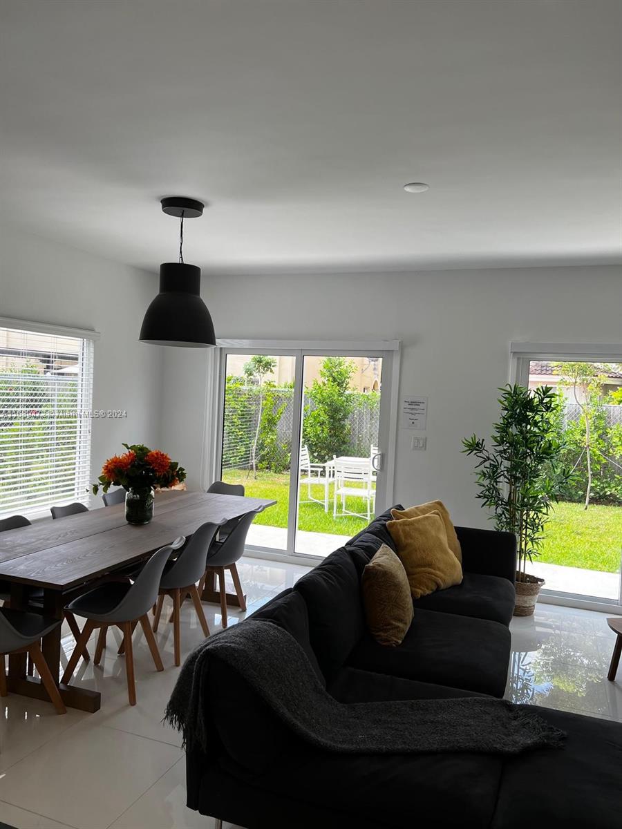 VITRAN AT NARANJA ESTATES - Residential Lease