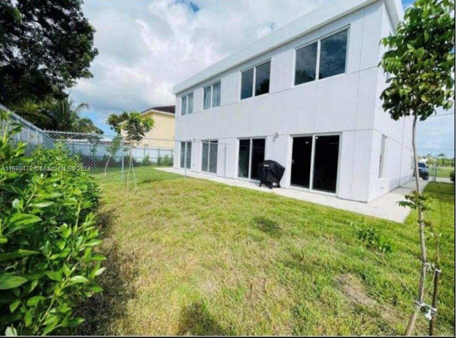 VITRAN AT NARANJA ESTATES - Residential Lease