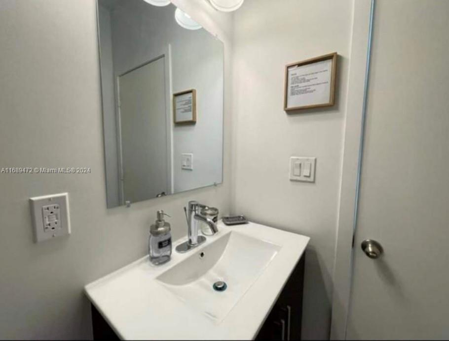 VITRAN AT NARANJA ESTATES - Residential Lease