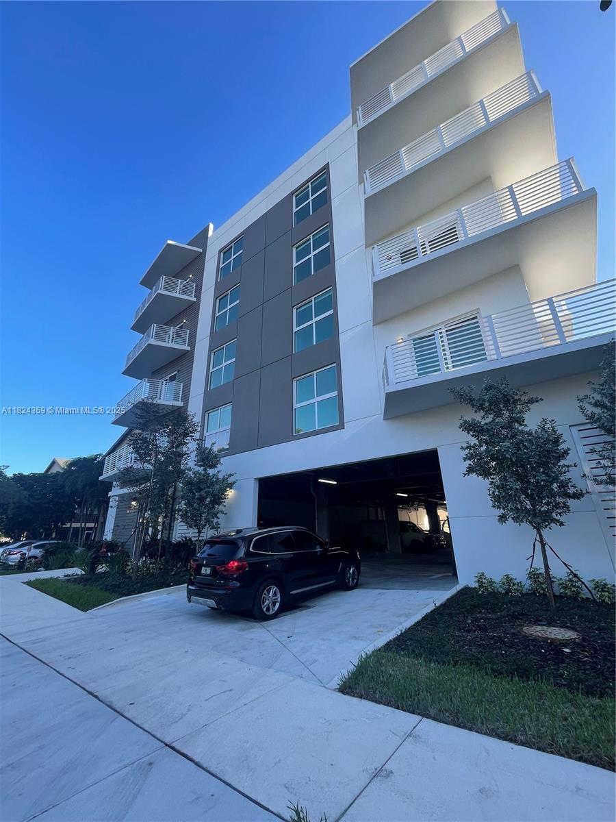 1938 Jackson St 302, Hollywood, Broward County, Florida - 2 Bedrooms  
2 Bathrooms - 