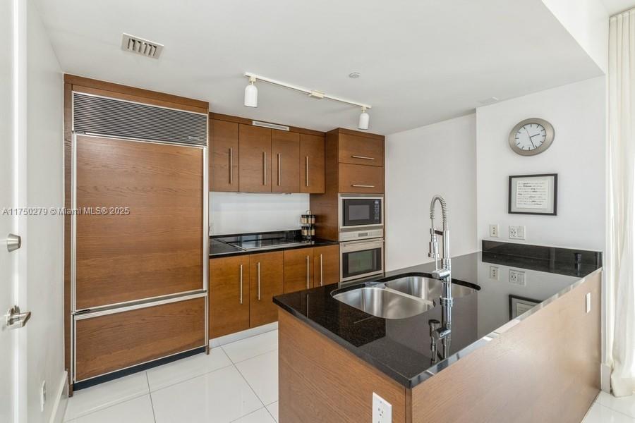 ICON BRICKELL CONDO NO 3 - Residential Lease