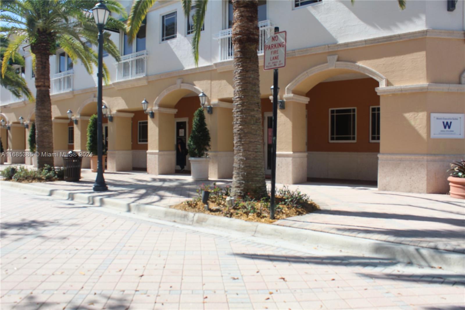 1825 Main St 8