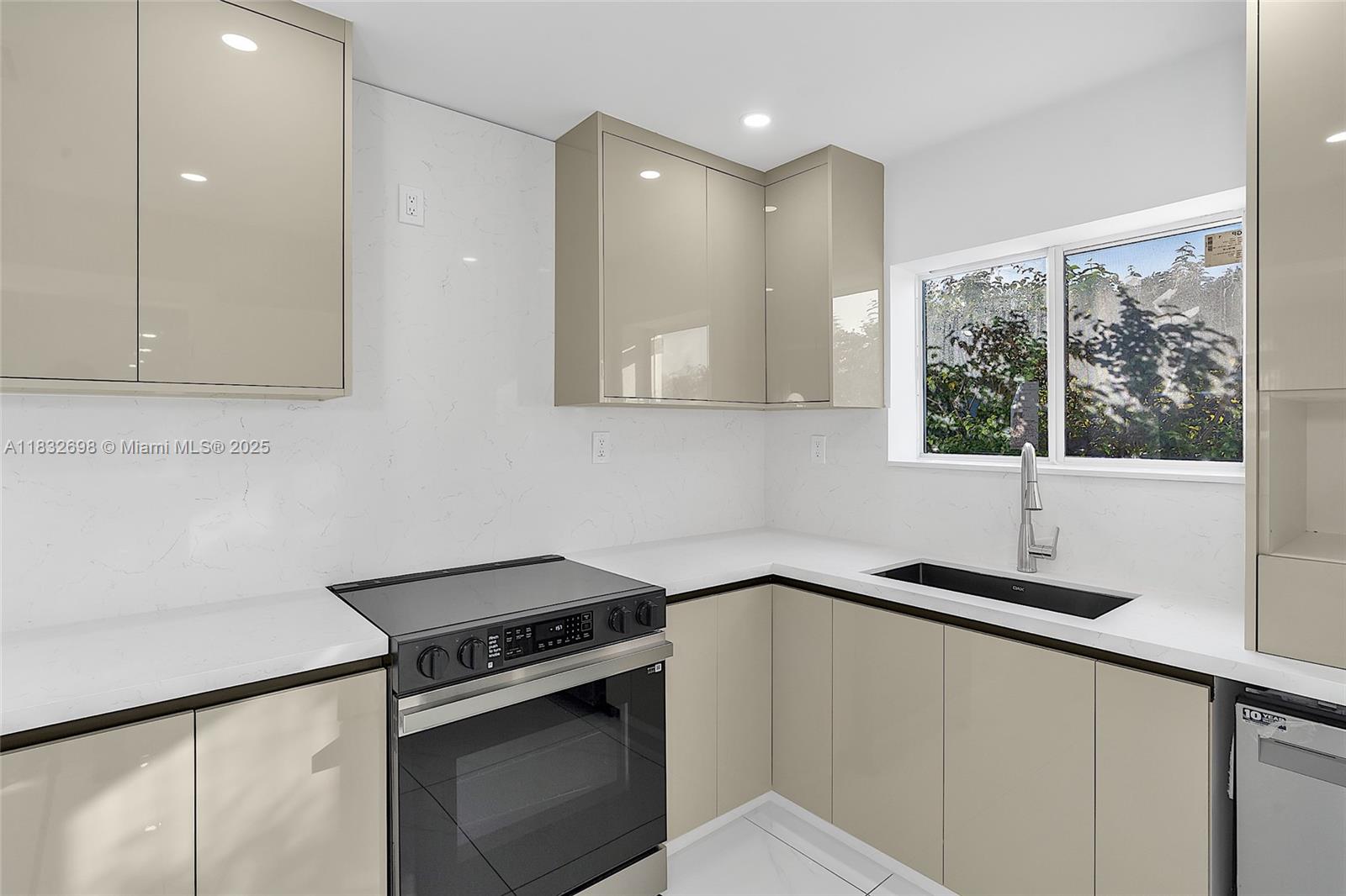 CORAL WAY CENTER AMD - Residential