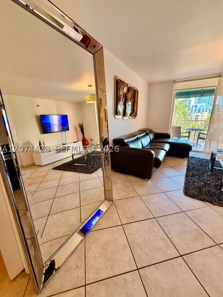 19701 E Country Club Dr 5605