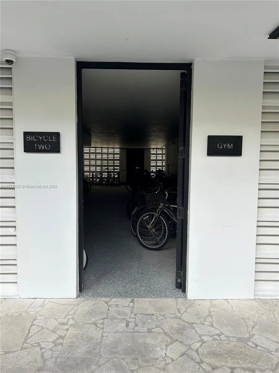 Key Biscayne, Florida 33149, United States, 3 Bedrooms Bedrooms, ,3 BathroomsBathrooms,Residential,Pending,9688