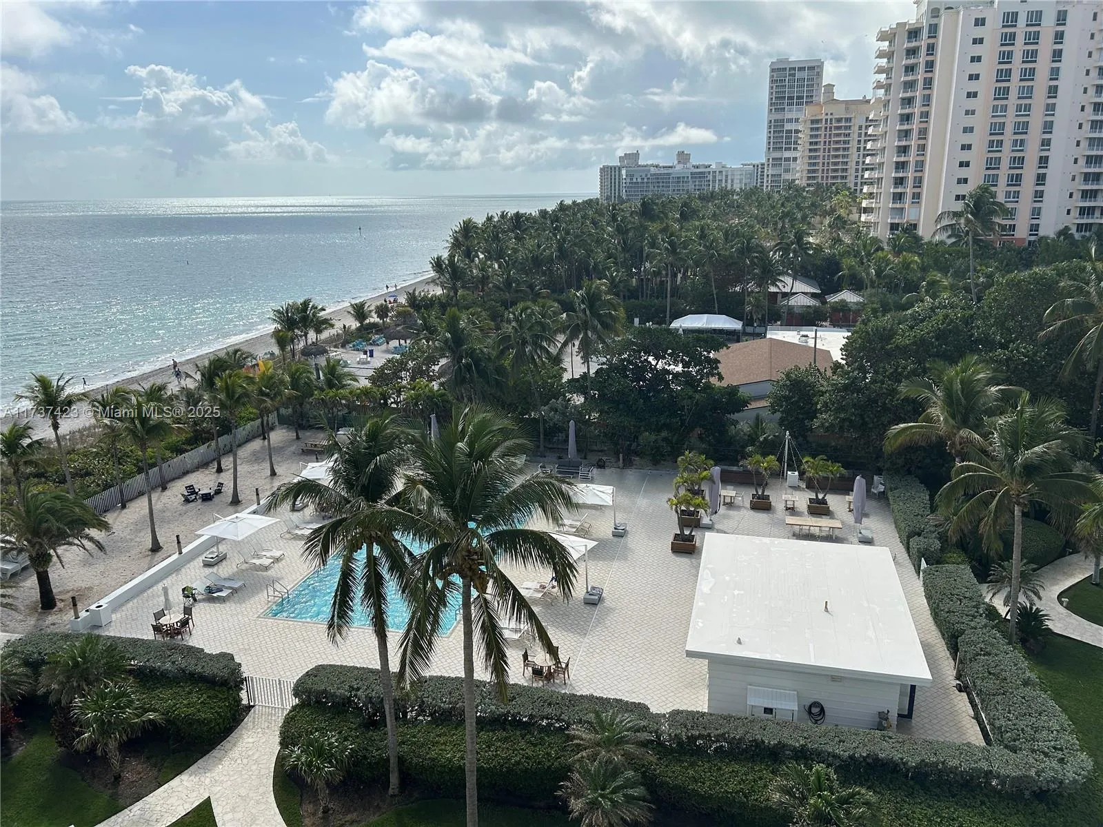 Key Biscayne, Florida 33149, United States, 3 Bedrooms Bedrooms, ,3 BathroomsBathrooms,Residential,Pending,9688