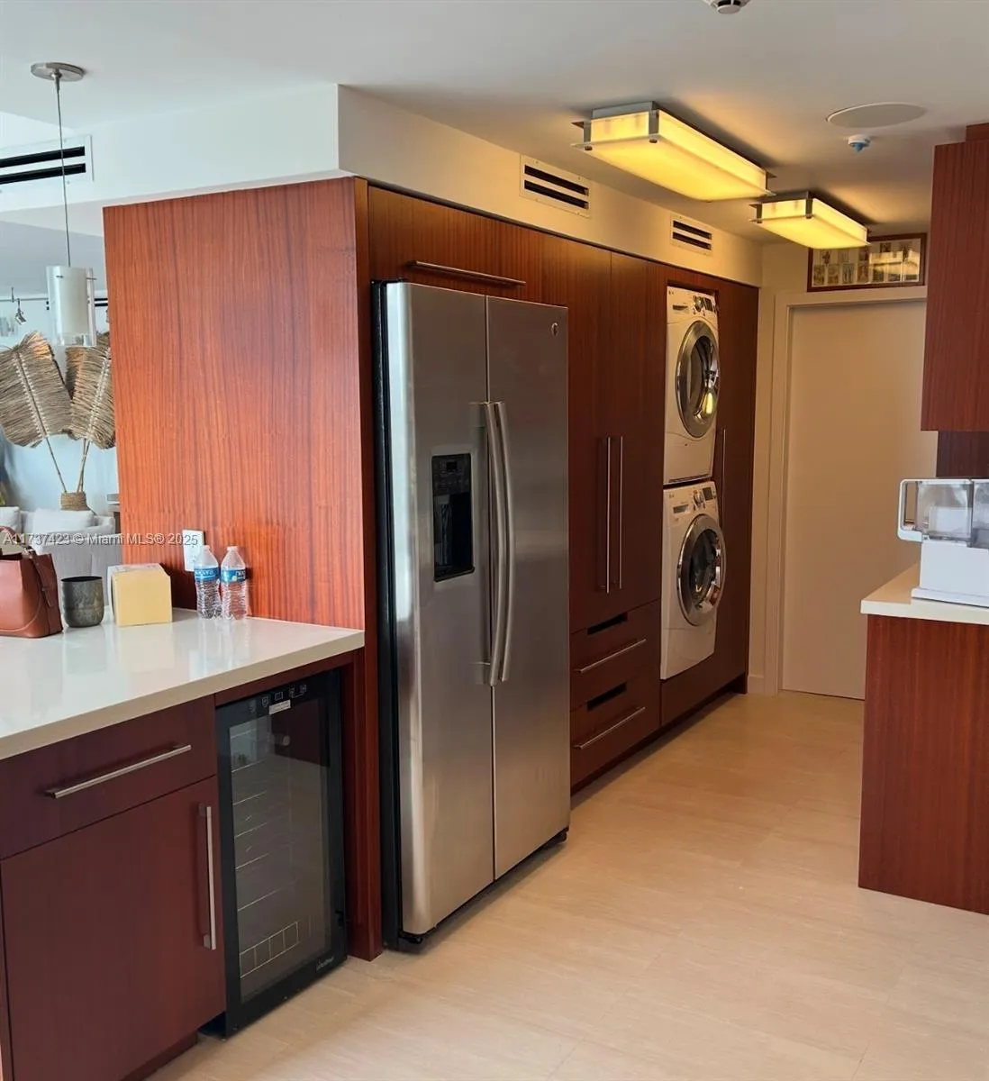 Key Biscayne, Florida 33149, United States, 3 Bedrooms Bedrooms, ,3 BathroomsBathrooms,Residential,Pending,9688