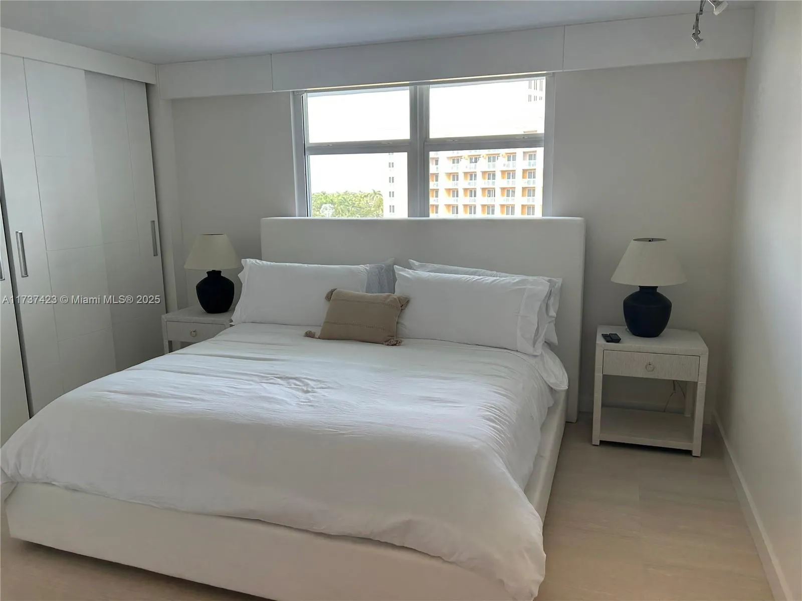 Key Biscayne, Florida 33149, United States, 3 Bedrooms Bedrooms, ,3 BathroomsBathrooms,Residential,Pending,9688