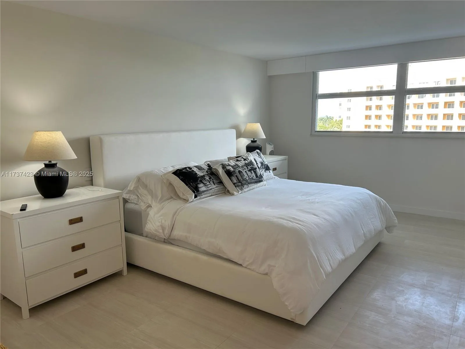 Key Biscayne, Florida 33149, United States, 3 Bedrooms Bedrooms, ,3 BathroomsBathrooms,Residential,Pending,9688