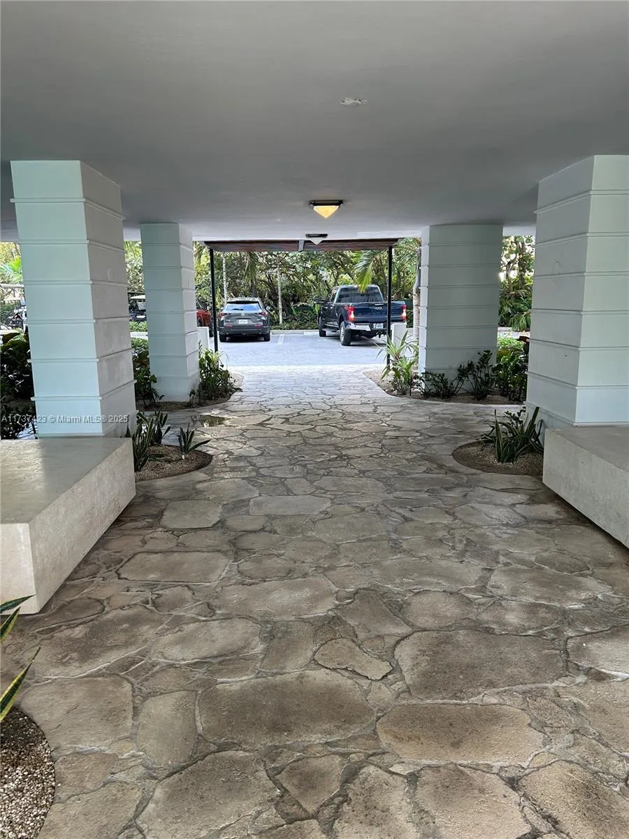Key Biscayne, Florida 33149, United States, 3 Bedrooms Bedrooms, ,3 BathroomsBathrooms,Residential,Pending,9688