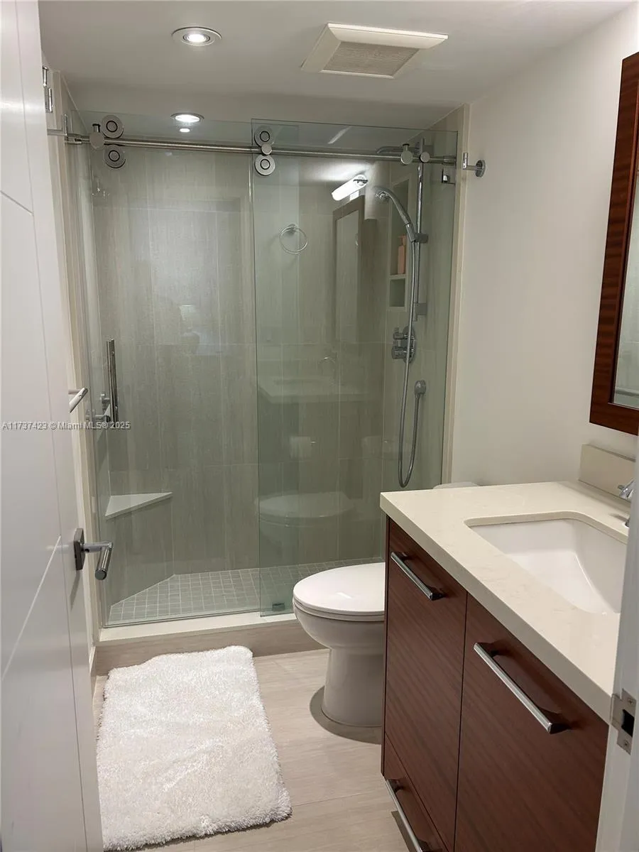 Key Biscayne, Florida 33149, United States, 3 Bedrooms Bedrooms, ,3 BathroomsBathrooms,Residential,Pending,9688