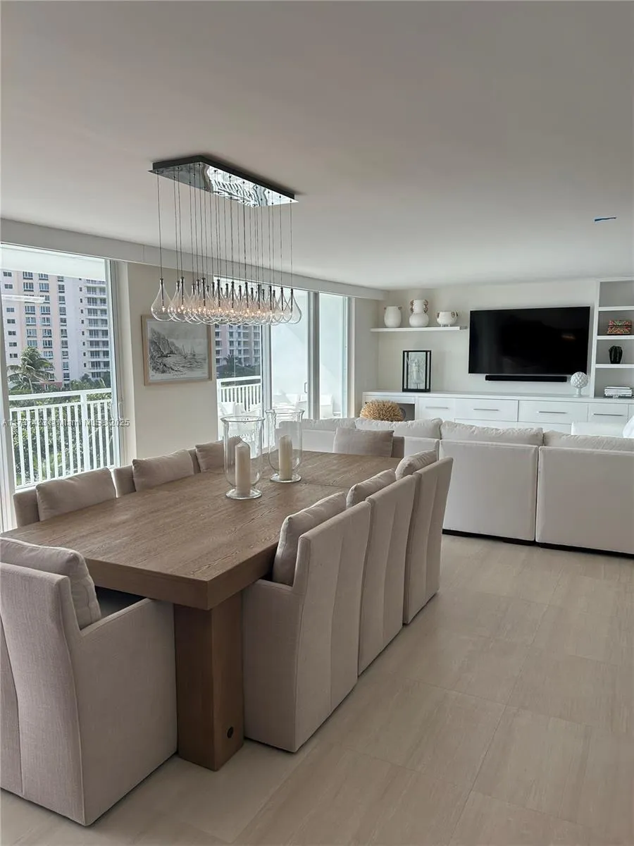 Key Biscayne, Florida 33149, United States, 3 Bedrooms Bedrooms, ,3 BathroomsBathrooms,Residential,Pending,9688