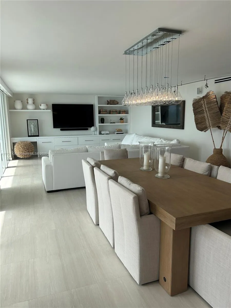 Key Biscayne, Florida 33149, United States, 3 Bedrooms Bedrooms, ,3 BathroomsBathrooms,Residential,Pending,9688