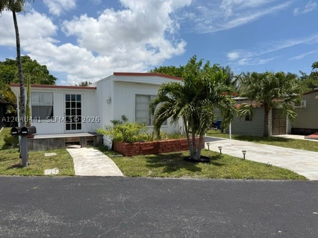 Photo of 5331 SW 35th St, Davie, FL 33314 (MLS # A12048441)