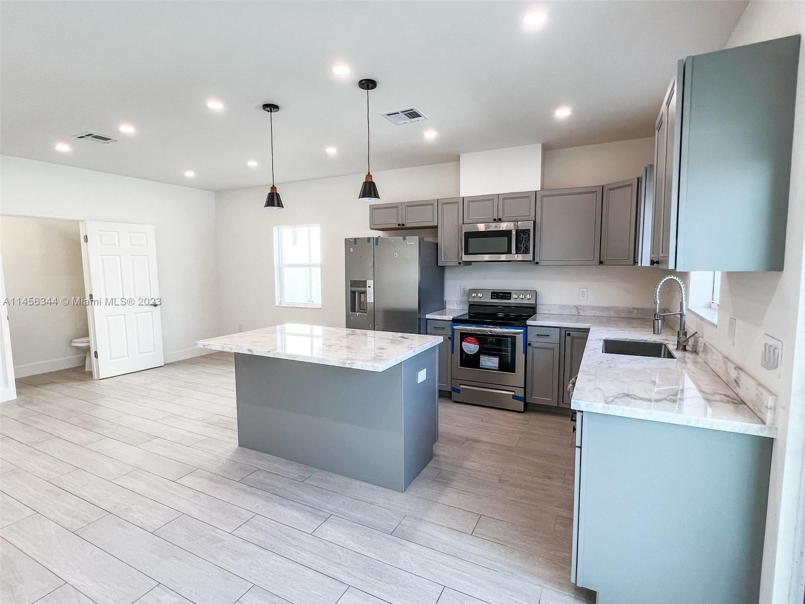 CASAVISTA TOWNHOMES - Residential