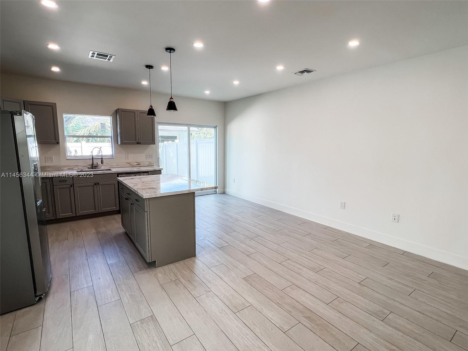 CASAVISTA TOWNHOMES - Residential