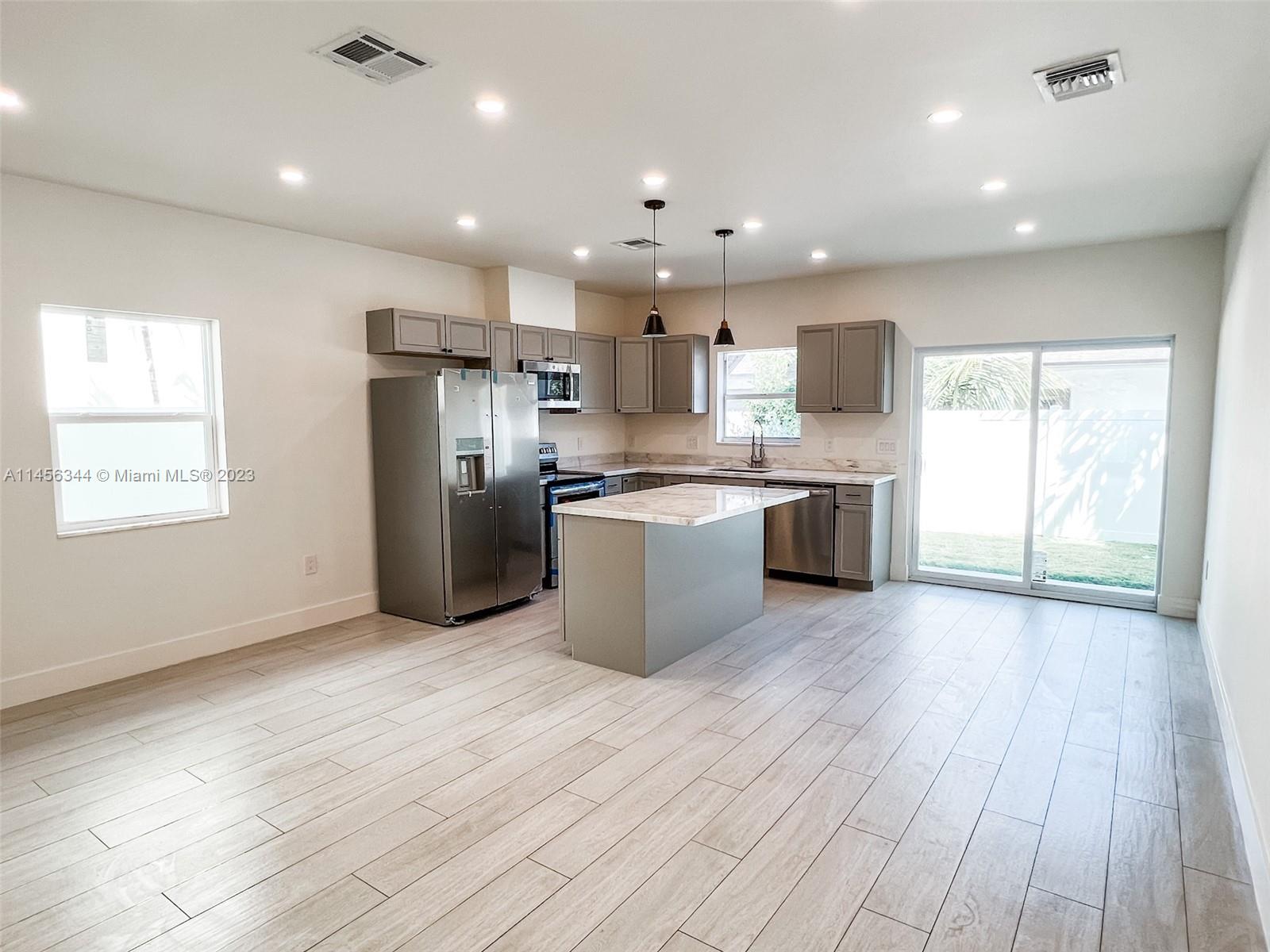 CASAVISTA TOWNHOMES - Residential