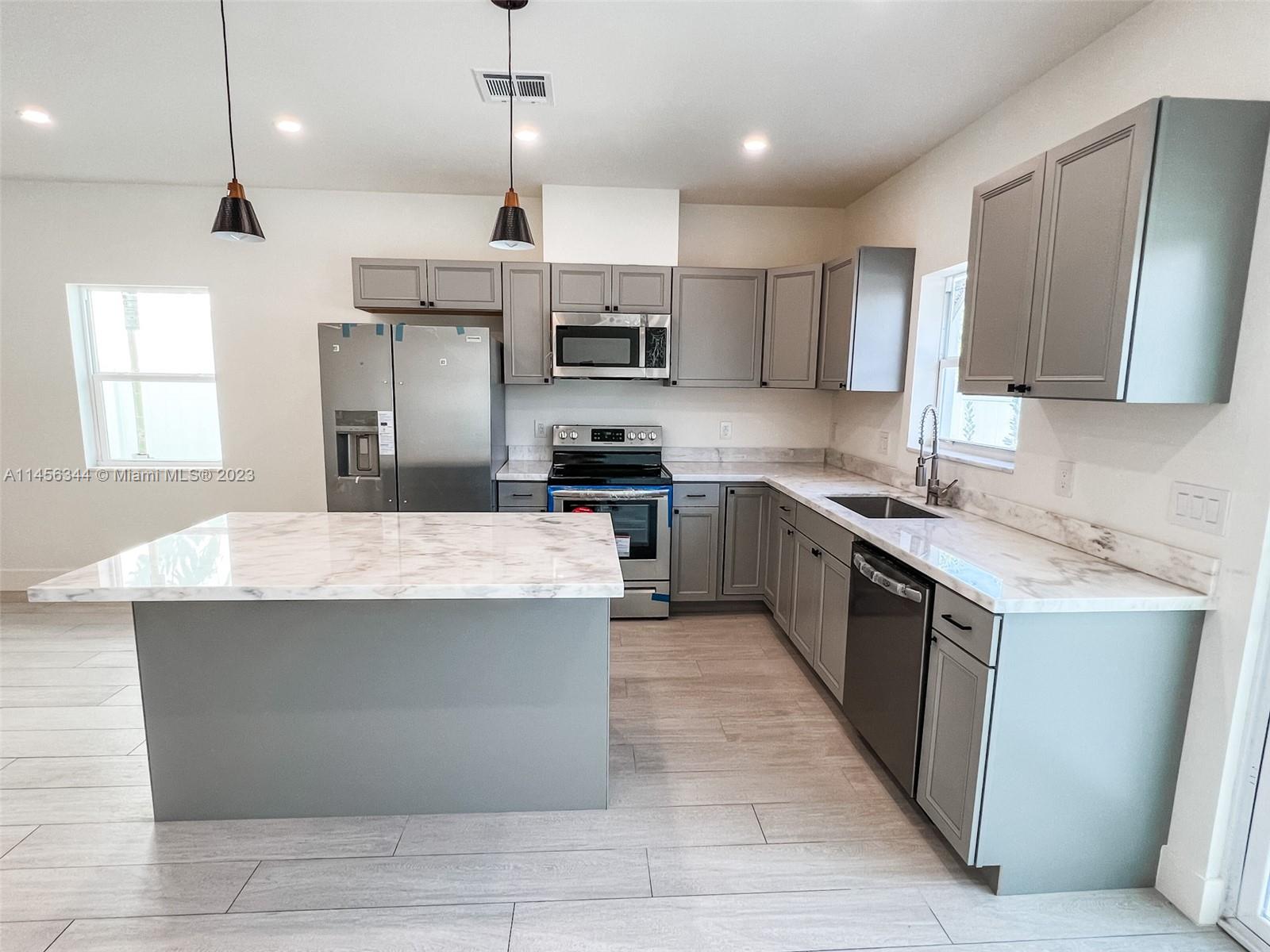 CASAVISTA TOWNHOMES - Residential