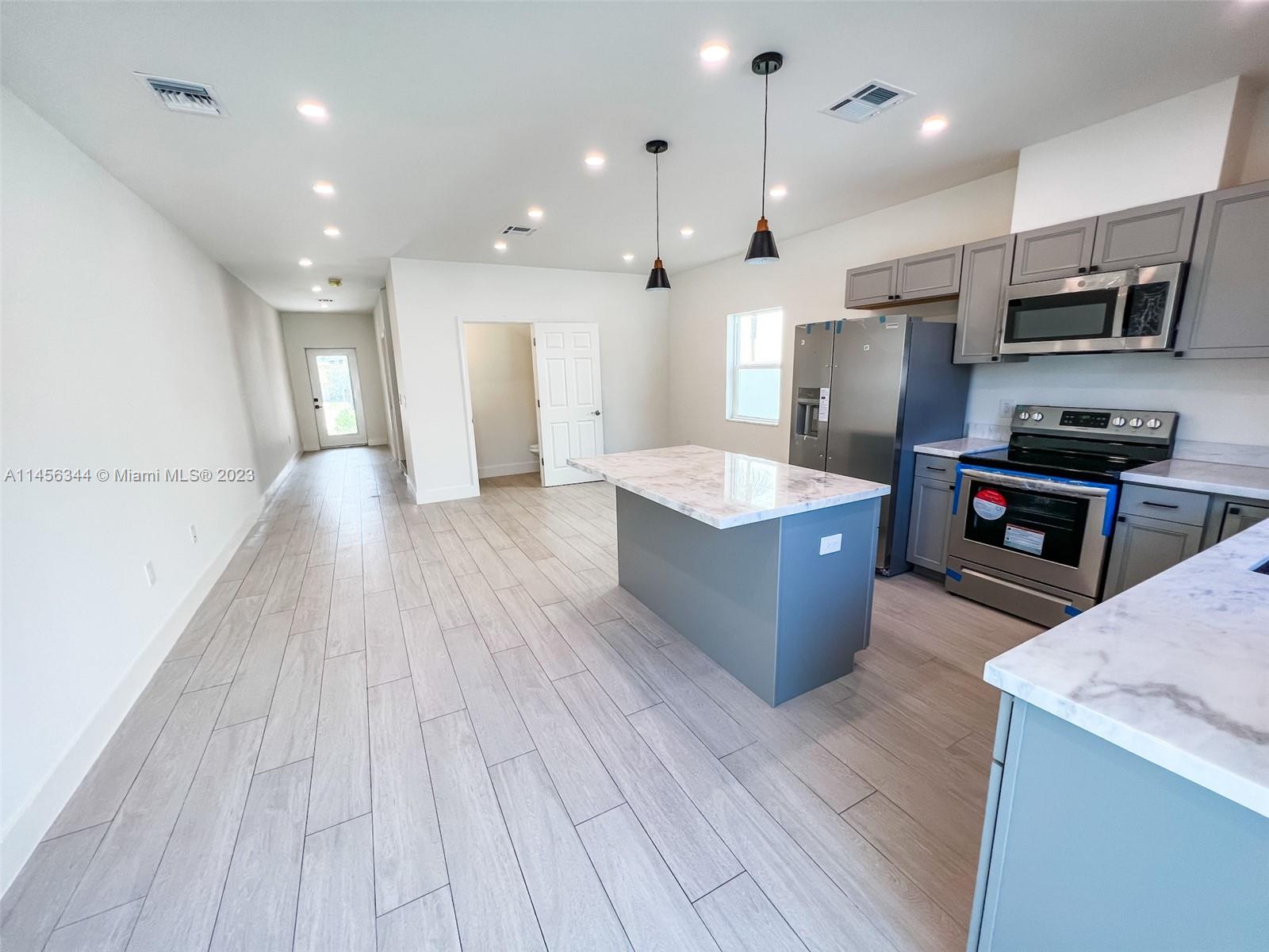 CASAVISTA TOWNHOMES - Residential