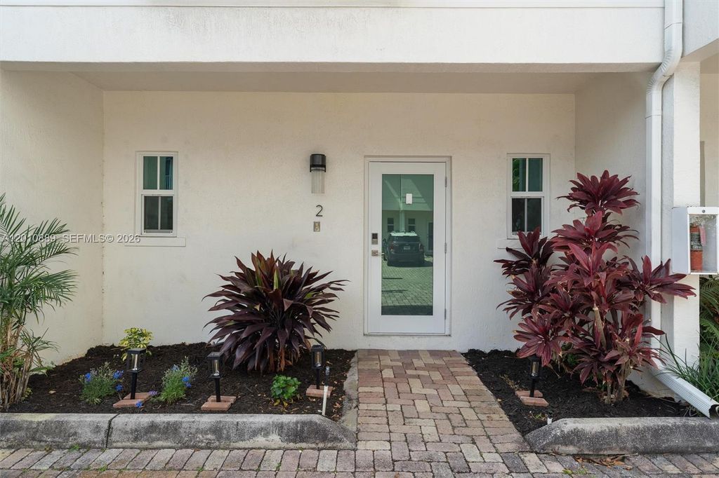 Photo of 835 NE 19th Ave #2, Fort Lauderdale, FL 33304 (MLS # A12010889)