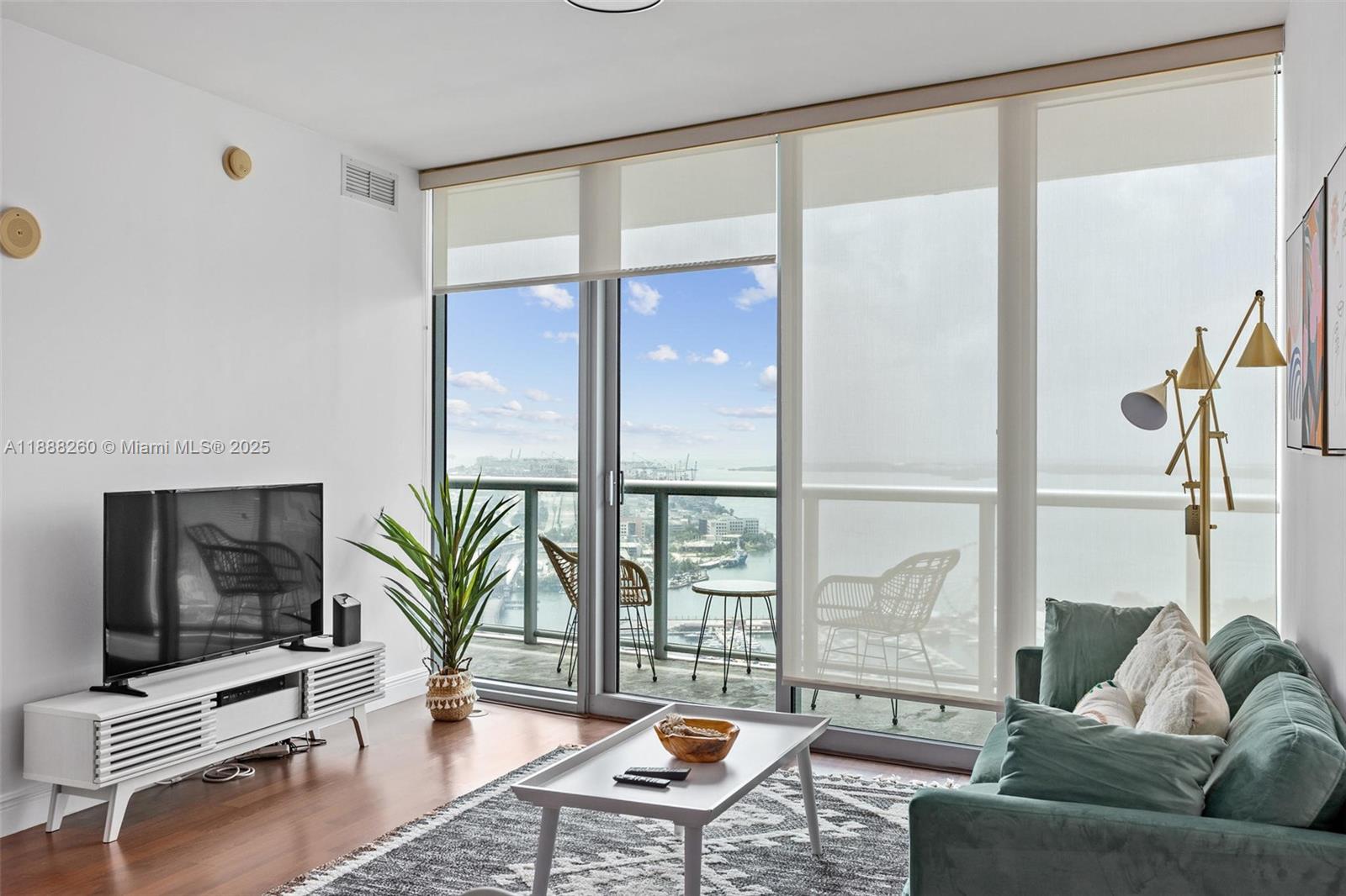 888 Biscayne Blvd 4002