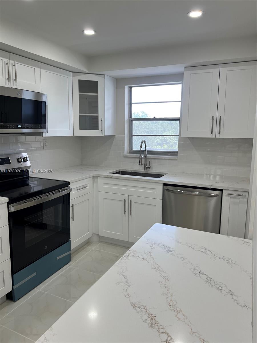 HI-GREENS OF INVERRARY - Residential