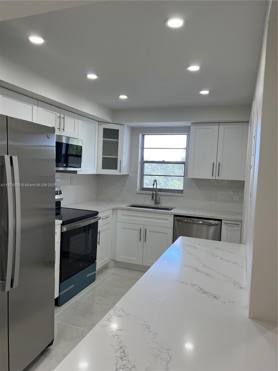 HI-GREENS OF INVERRARY - Residential