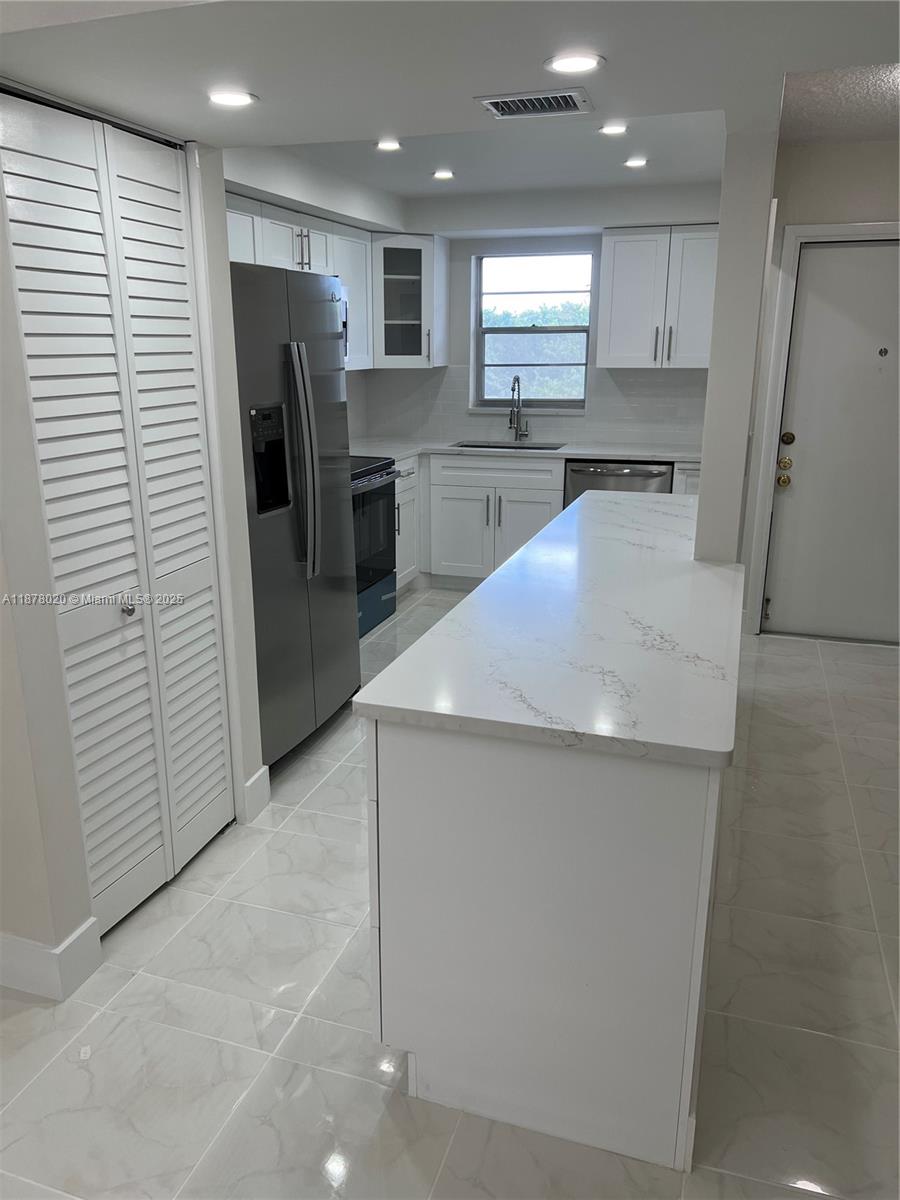 HI-GREENS OF INVERRARY - Residential