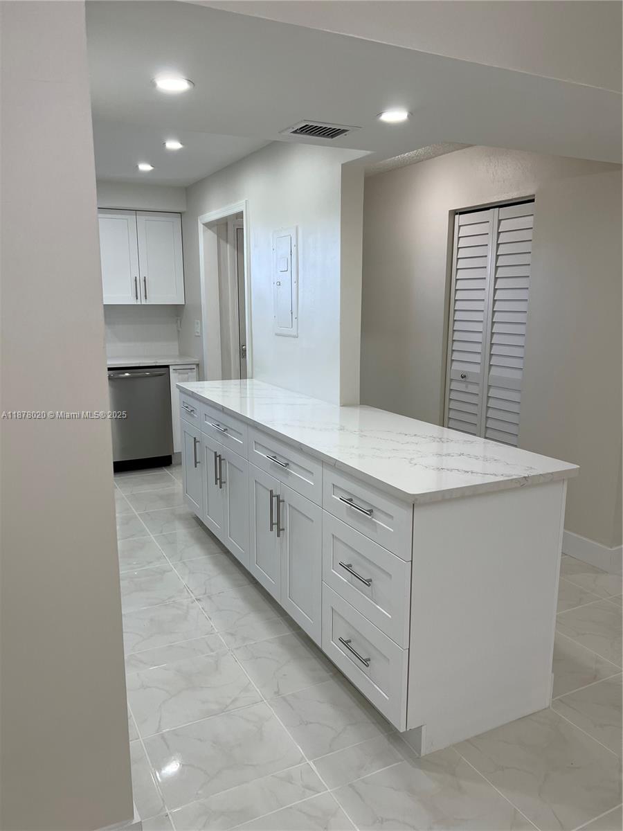 HI-GREENS OF INVERRARY - Residential