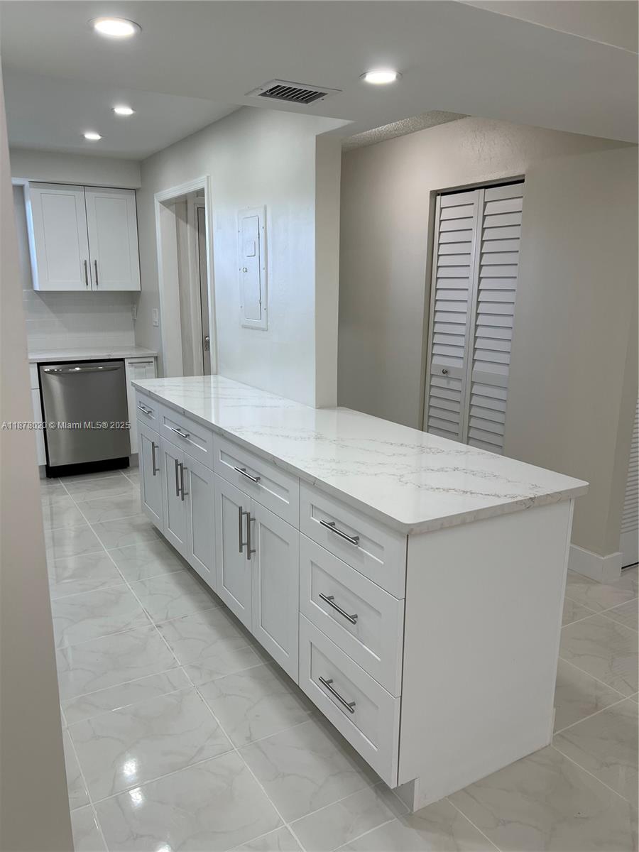 HI-GREENS OF INVERRARY - Residential