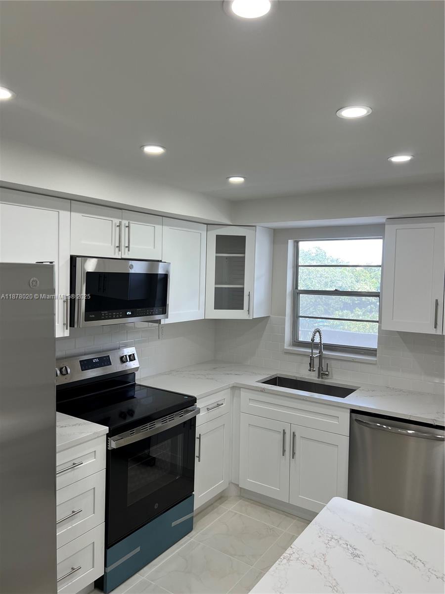 HI-GREENS OF INVERRARY - Residential