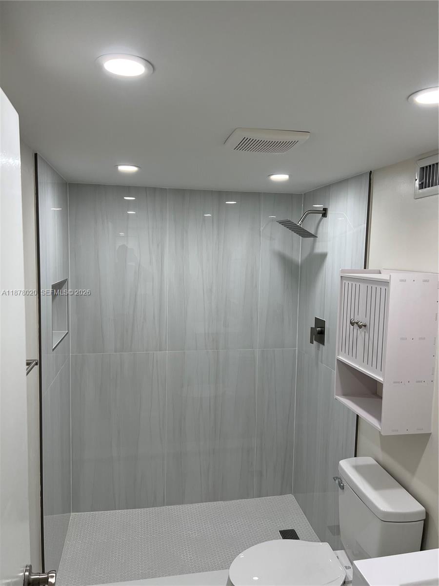 HI-GREENS OF INVERRARY - Residential