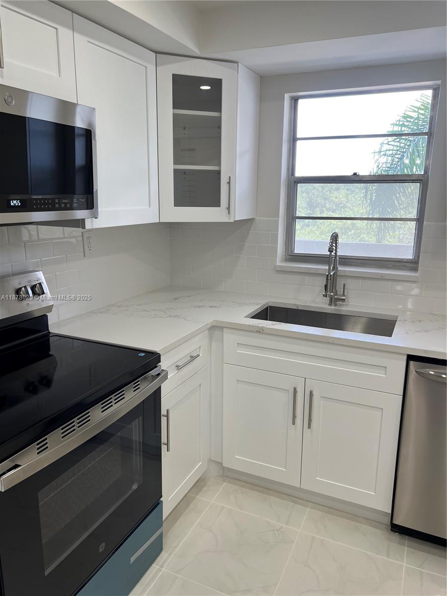 HI-GREENS OF INVERRARY - Residential