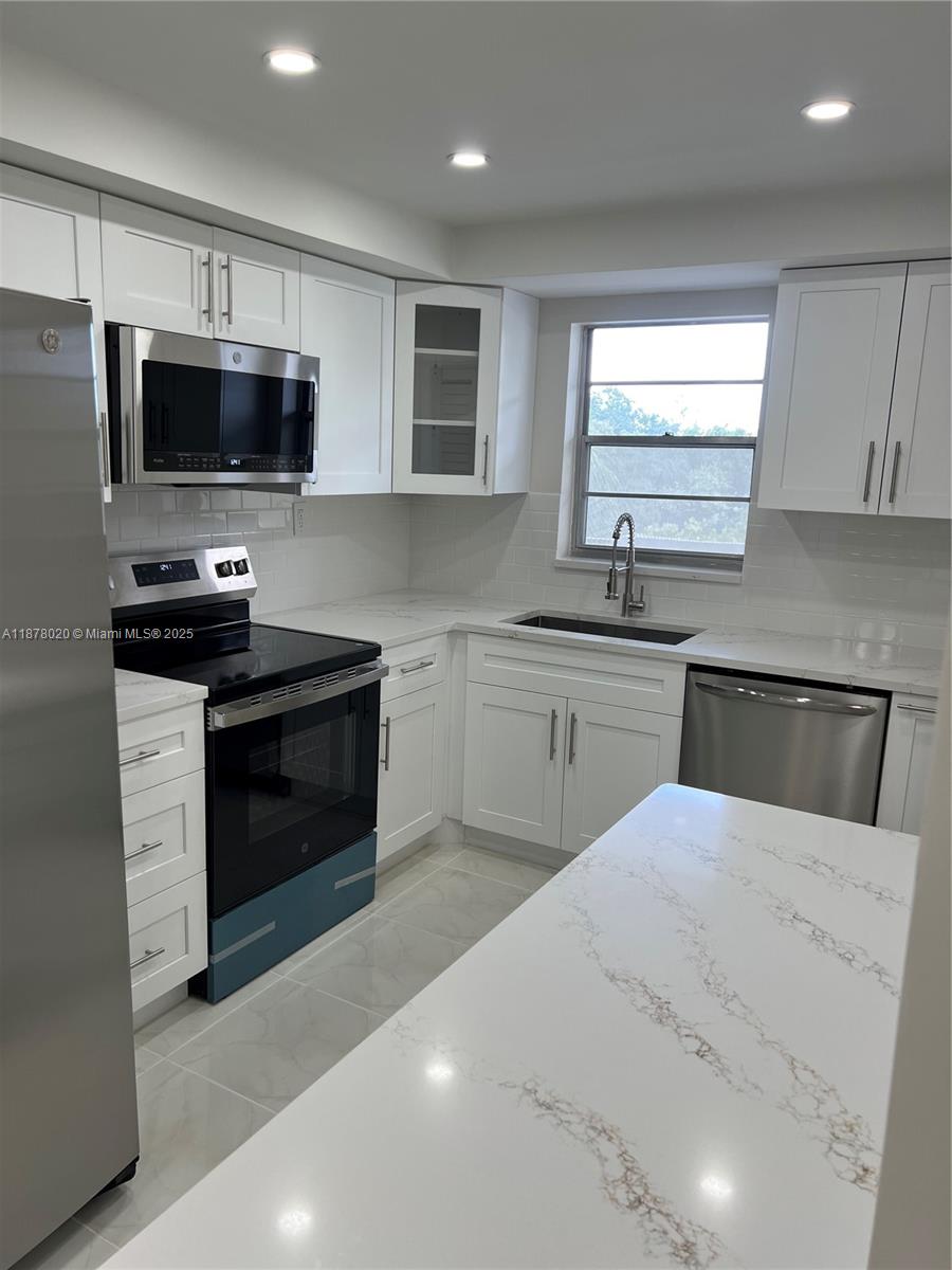 HI-GREENS OF INVERRARY - Residential