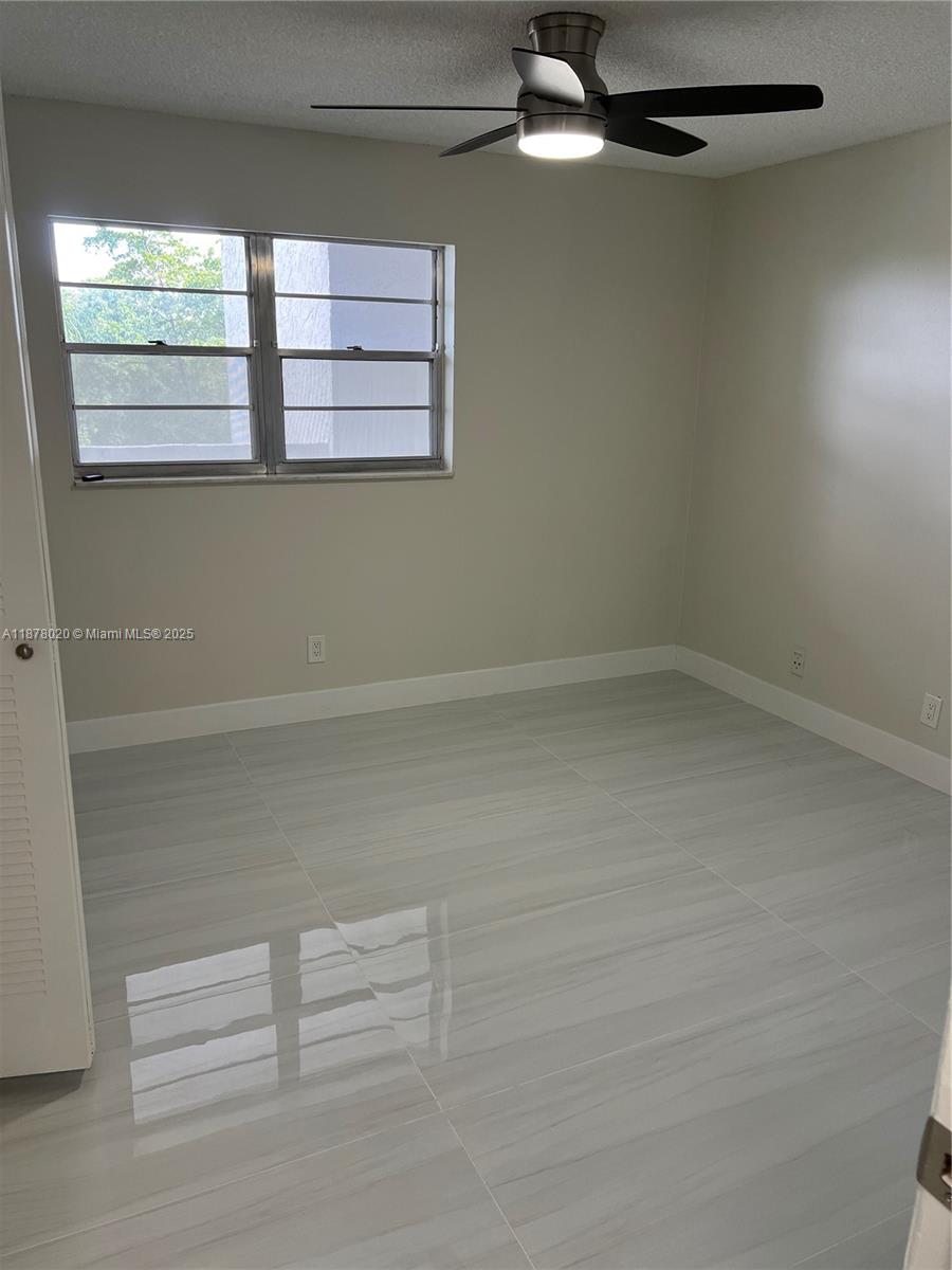 HI-GREENS OF INVERRARY - Residential