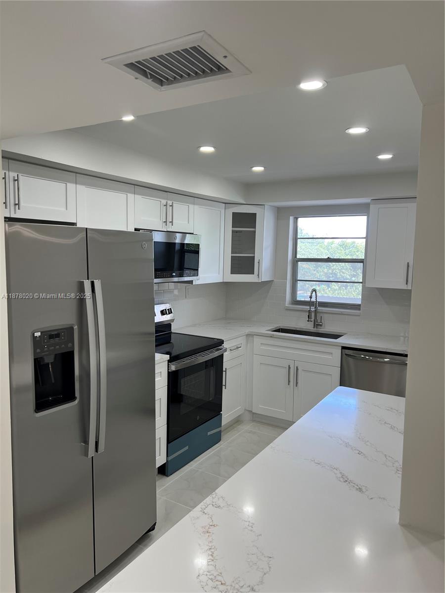 HI-GREENS OF INVERRARY - Residential