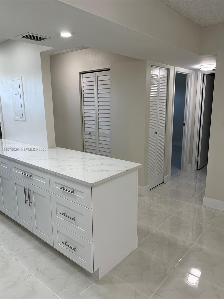 HI-GREENS OF INVERRARY - Residential