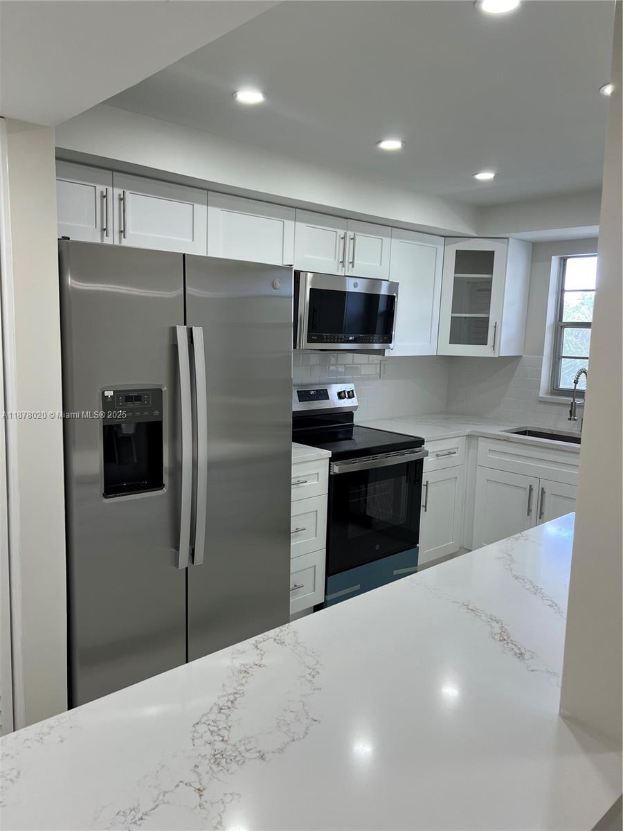 HI-GREENS OF INVERRARY - Residential