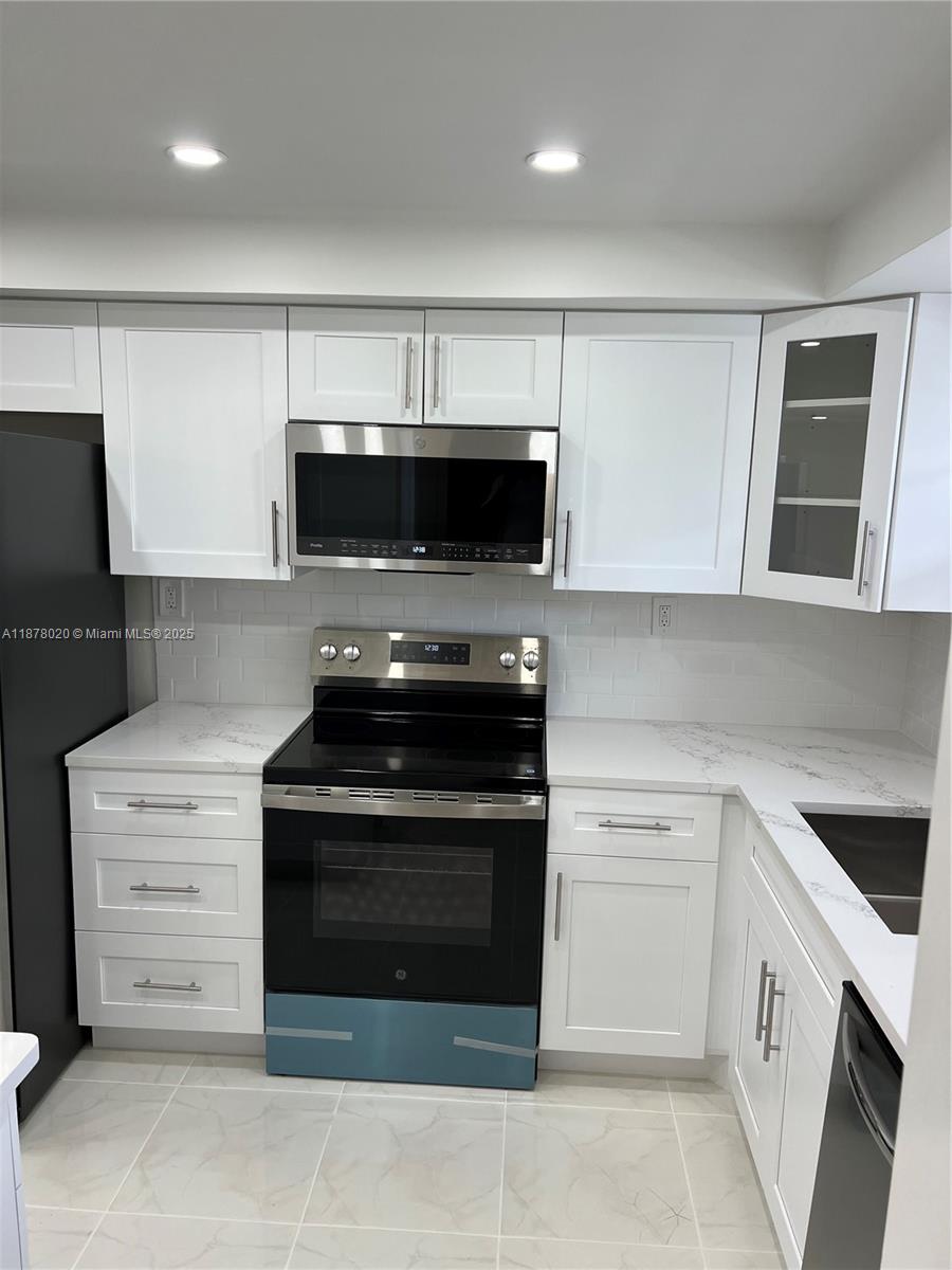 HI-GREENS OF INVERRARY - Residential