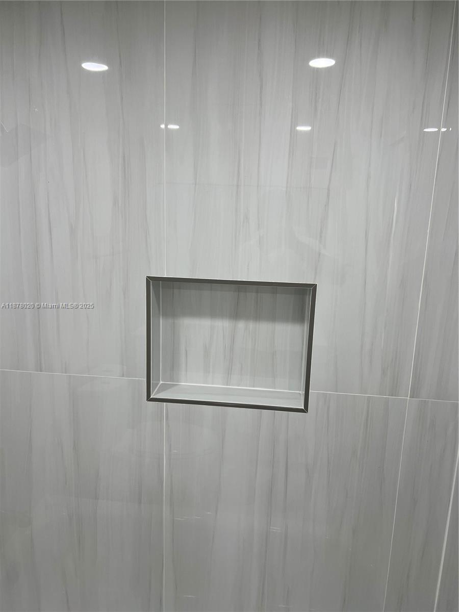 HI-GREENS OF INVERRARY - Residential