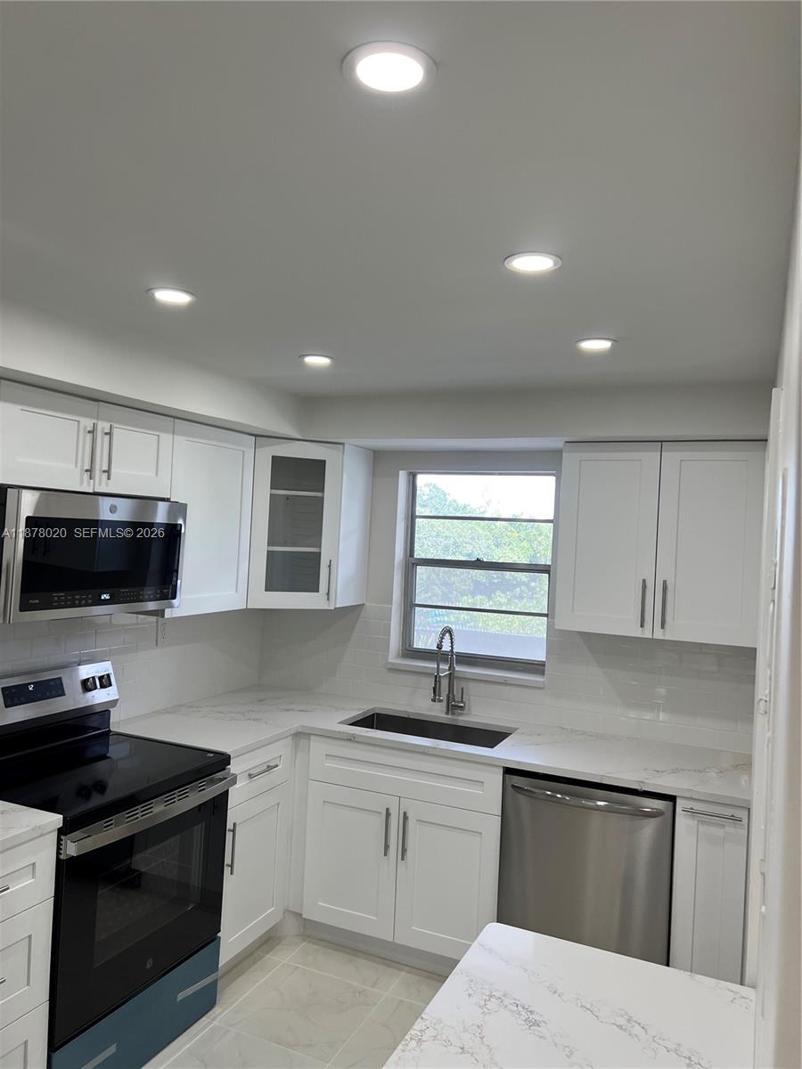 HI-GREENS OF INVERRARY - Residential