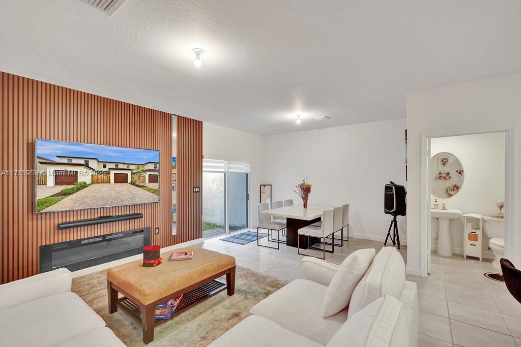 AVALON SQUARE - Residential