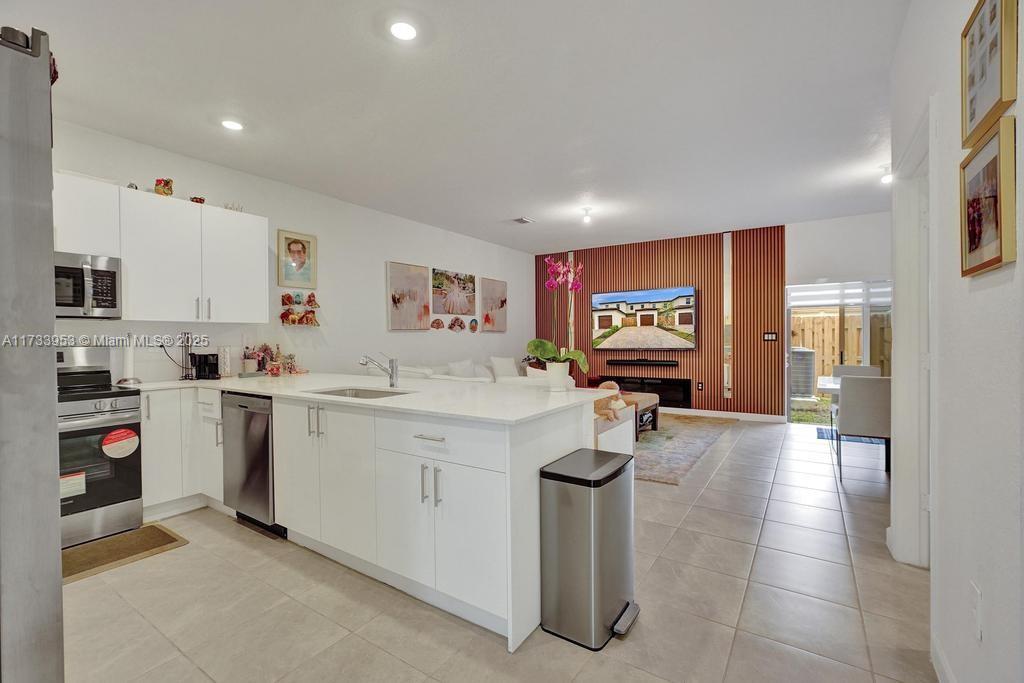 AVALON SQUARE - Residential