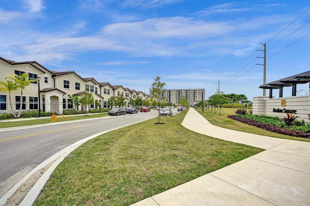 AVALON SQUARE - Residential